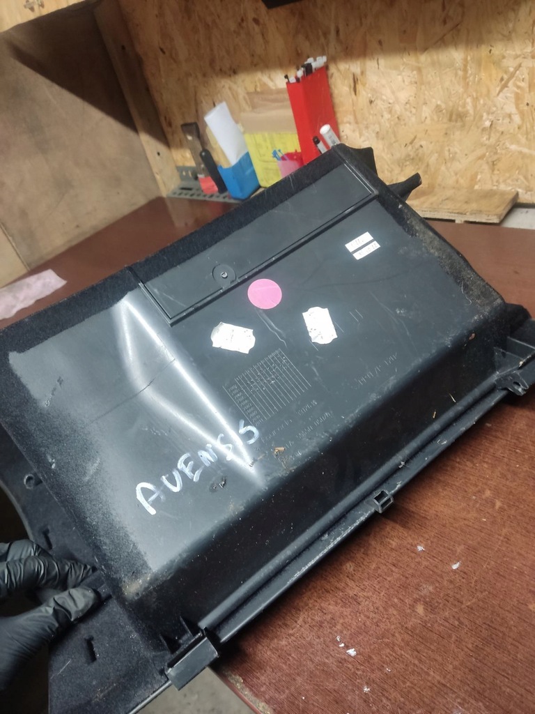 фото №8, Бардачок пассажира avensis t25