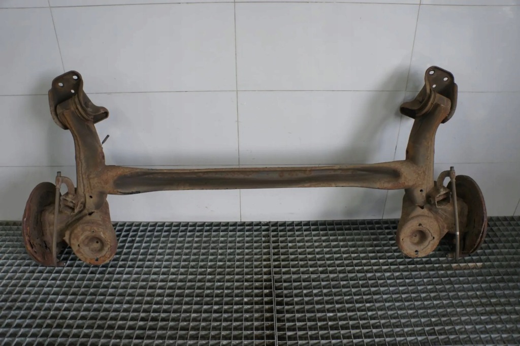 Oś задний  задняя балка ssangyong tivoli 1.6 e-xgi в Украине