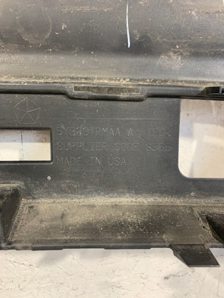 Grand cherokee wk2 lift srt бампер перед b403 в Україні