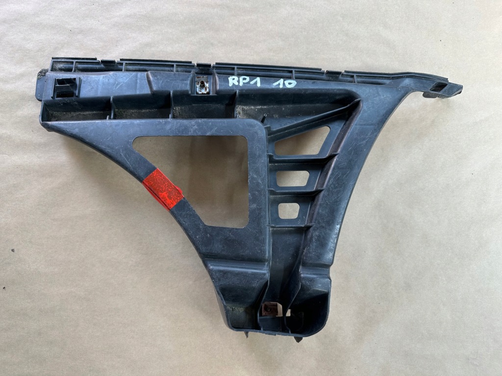 фото №1, Carisma напрямна бампера правий задня mr910260