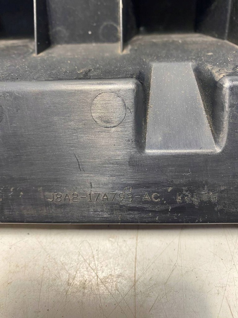 фото №3, Land rover range rover velar 2017 середина элементы крепёжные