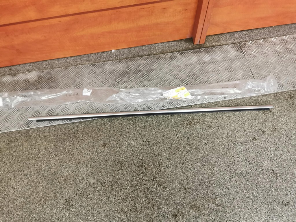 фото №1, Молдинг уплотнитель правый задняя хром skoda kodiaq 565839476f