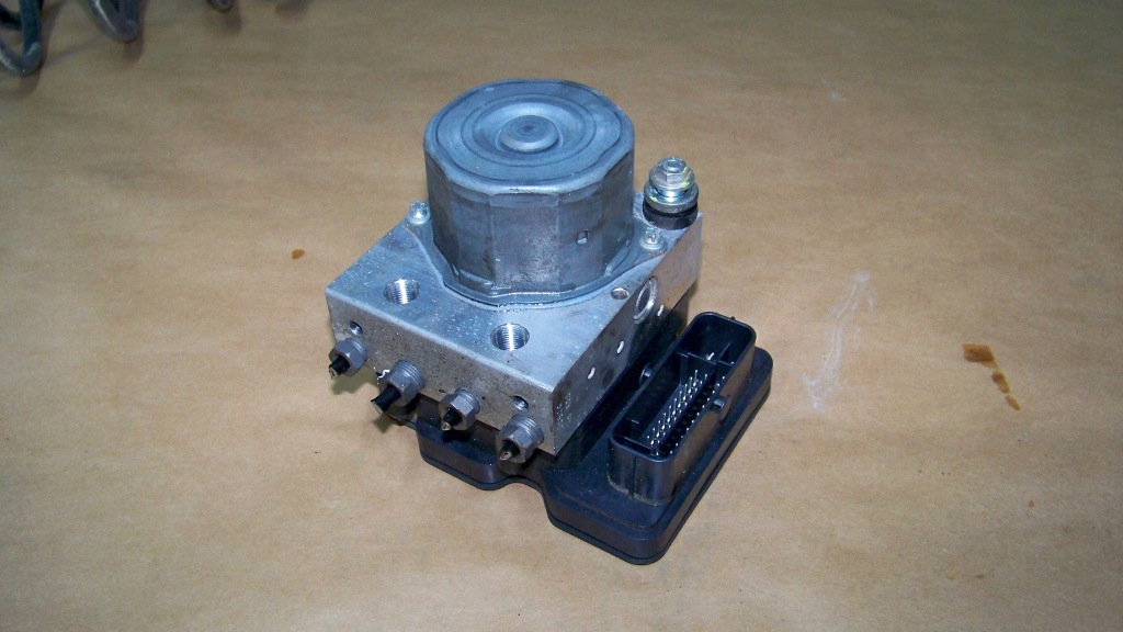 Купити Opel adam corsa e 14r насос abs