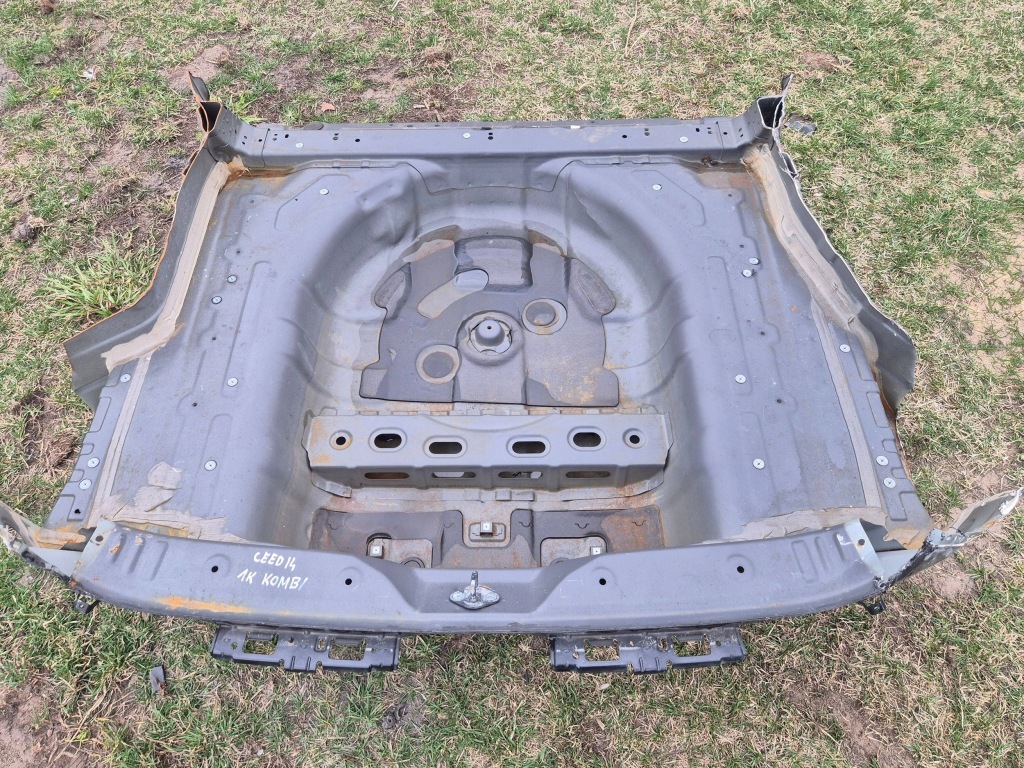 Купить Kia ceed 2 универсал ремень задний поддон пол задний 12-17