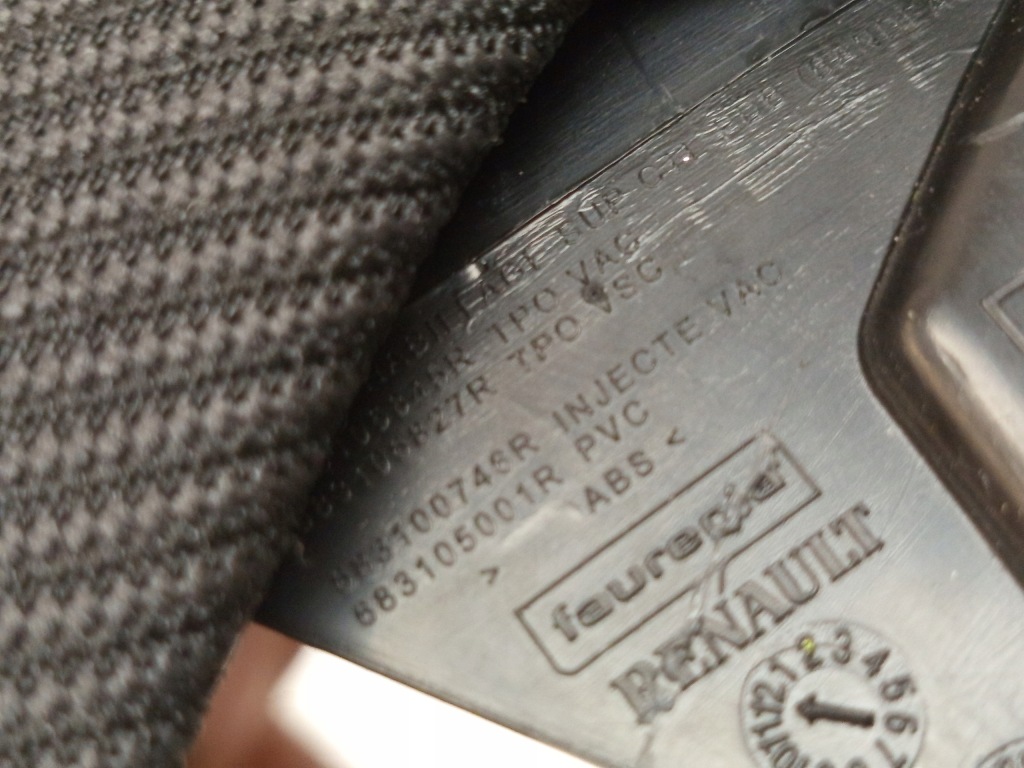 Renault clio v заглушка декоративная  панели кнопка запуск стоп 683100746r Киев