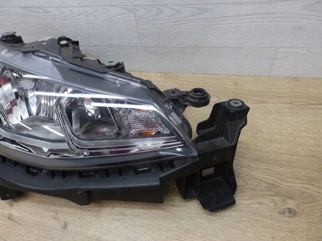 фото №6, Лампа передня права звичайна + напрямна seat ibiza v arona nr. 6f1941006