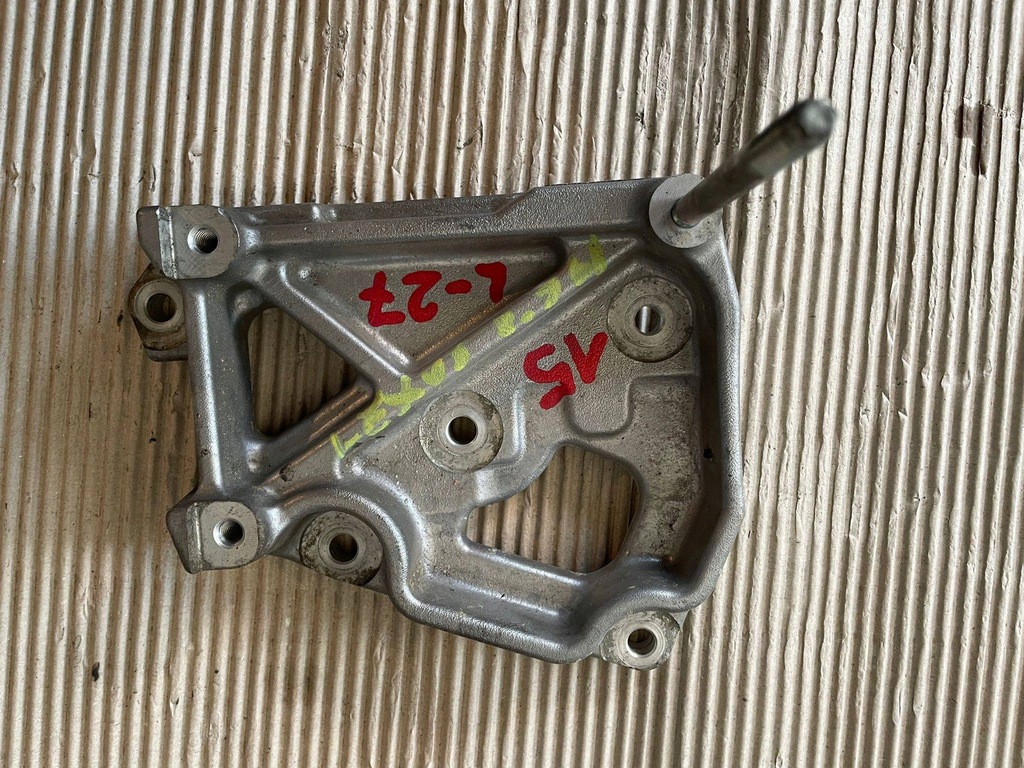 фото №1, Lexus is iii xe30 2016 кронштейн / кронштейн