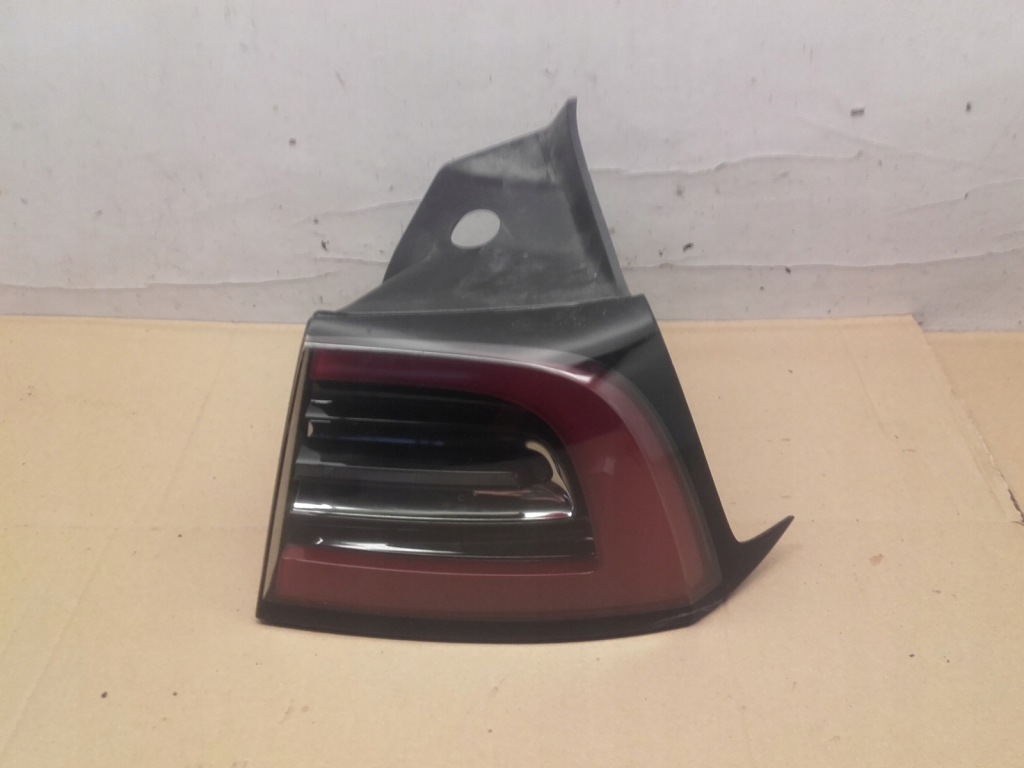 Купить Tesla 3 y фара правый задний  led 1502087-00-d