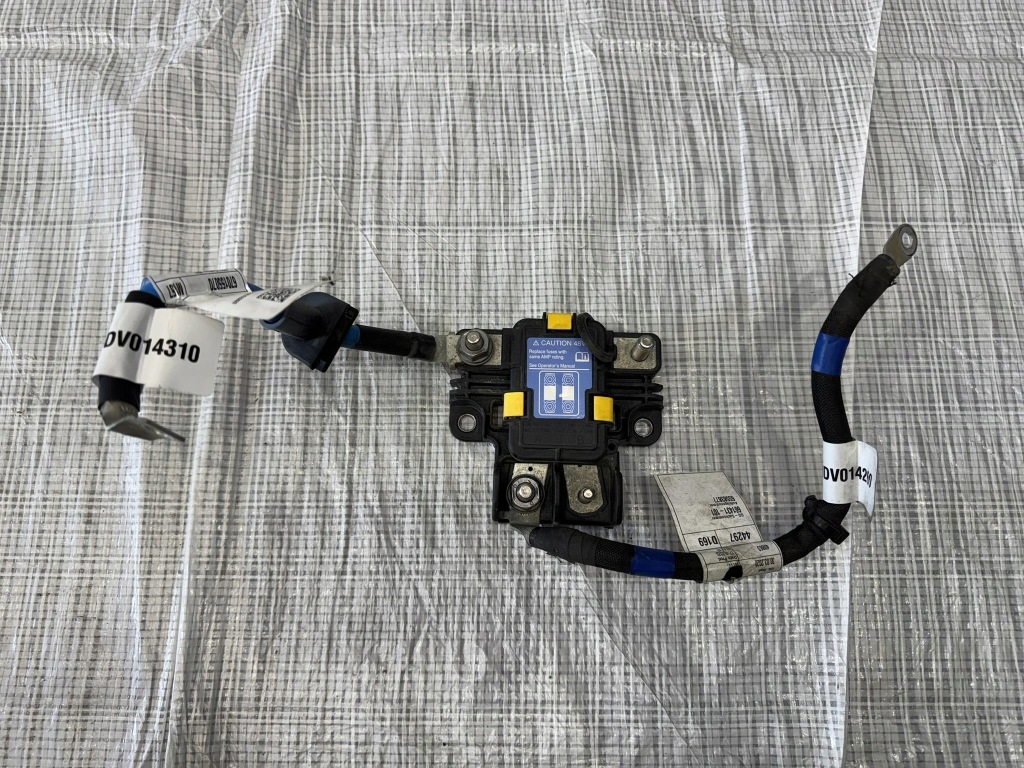 фото №1, Клемма аккумулятор maserati grecale gt modena 06701561040