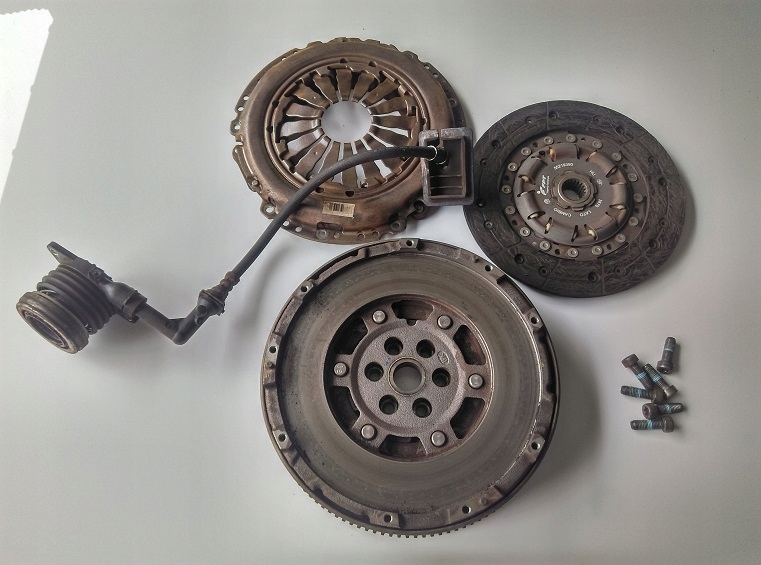 фото №1, Alfa romeo mito колесо двомасовий 1.4 55219390 зчеплення