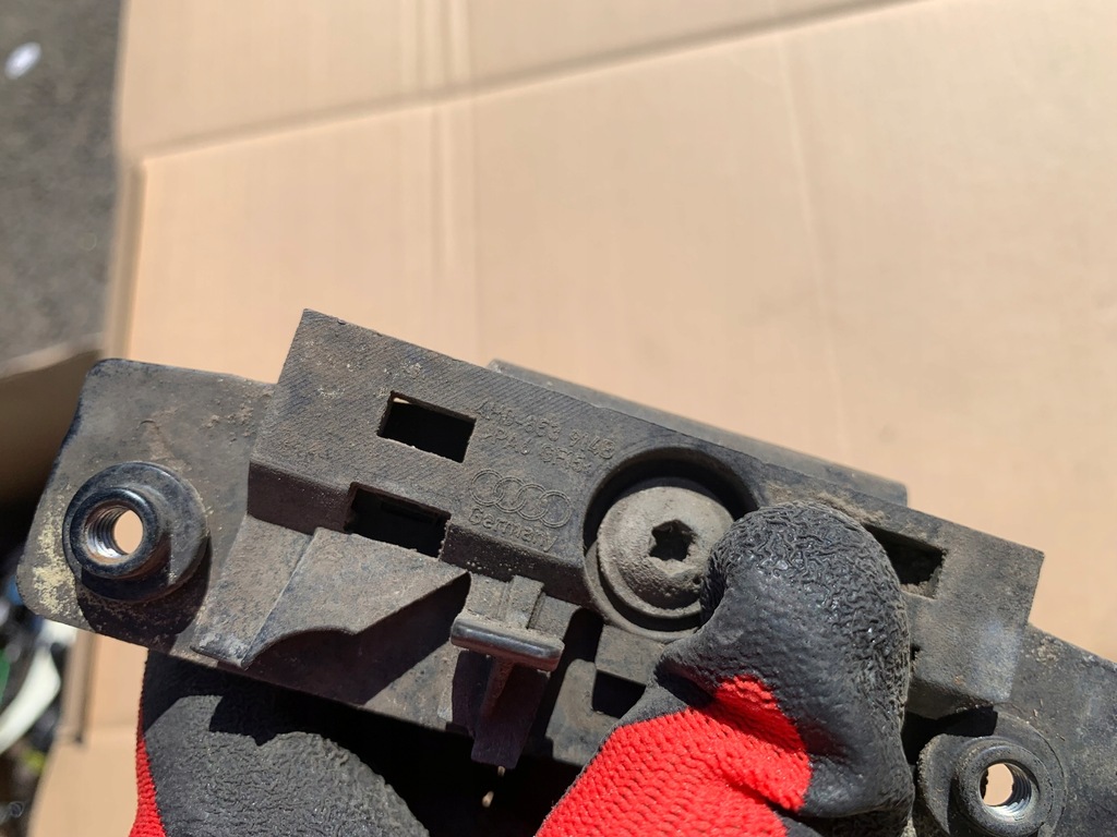 фото №4, Напрямна кронштейн крила перед правий 4h0810438b 4h0853914b audi a8 d4 kpl