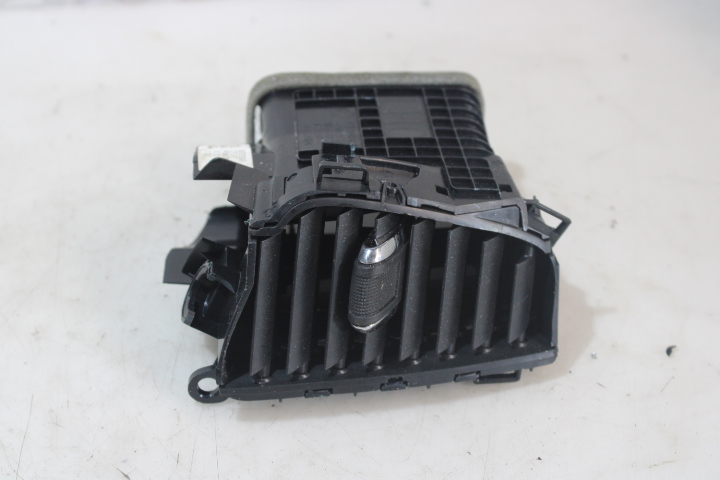 фото №1, Решётка обдув средняя левая jeep compass ii