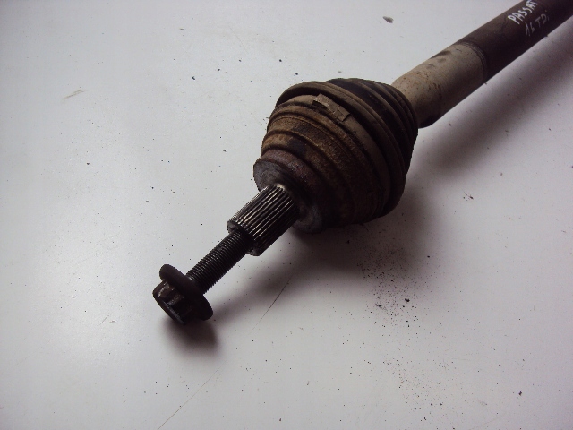 фото №2, Приводной вал правая vw passat b7 1.6 tdi 11 r