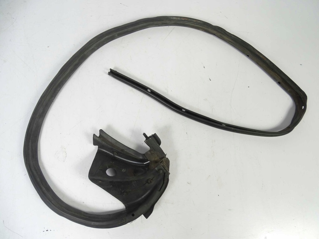 фото №2, Mercedes cls w219 прокладка дверь левый задняя