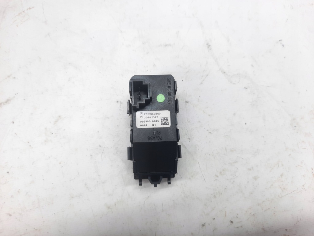 фото №4, Кнопка світла аварійних mercedes w212