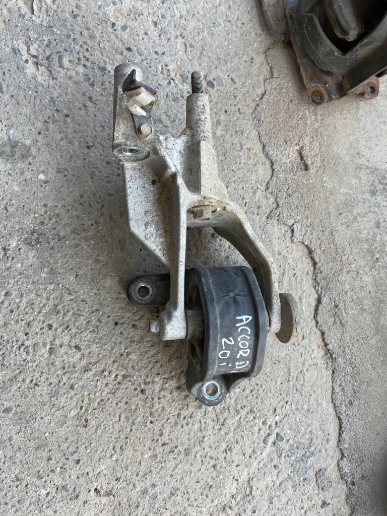 фото №1, Honda accord viii 2.0i подушка кронштейн двигателя