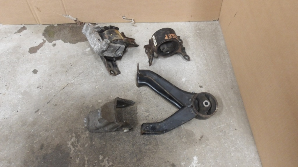 фото №1, Подушка кронштейн jeep patriot 2.4 b