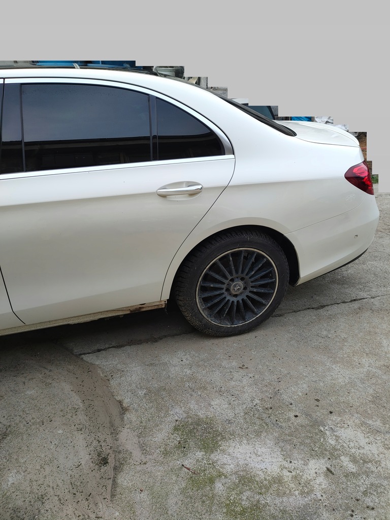 фото №7, E-klasa w-213 sedan крыша панорама цвет 799