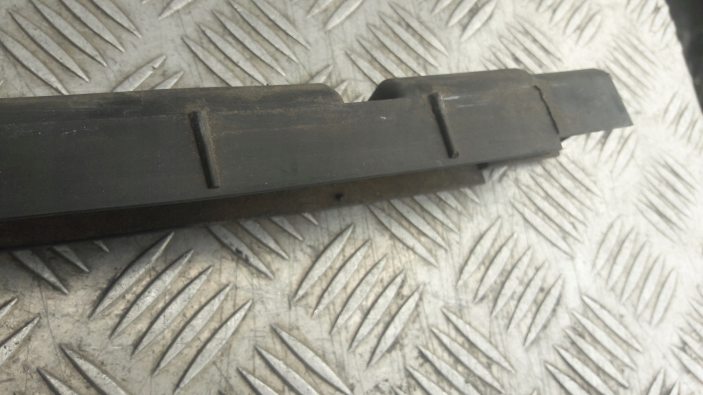 Skoda fabia 1.2 направляющая бампера середина задняя левый lub правый с Разборки