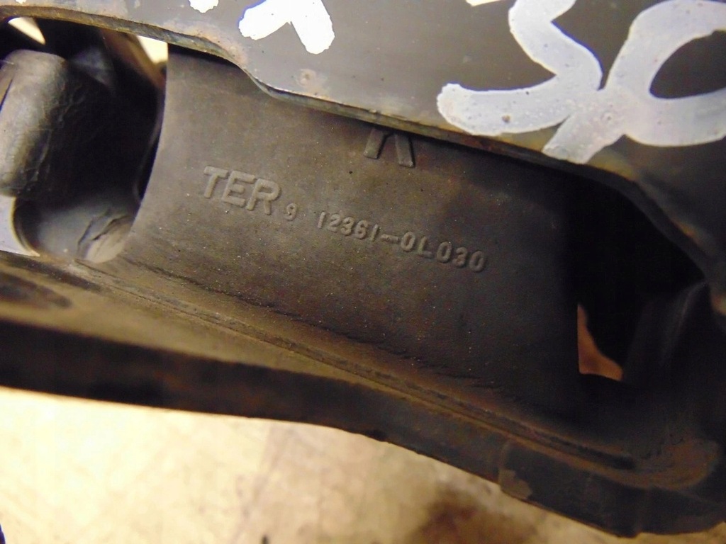 фото №5, Подушка двигуна кронштейн toyota hilux 3.0 d4d права