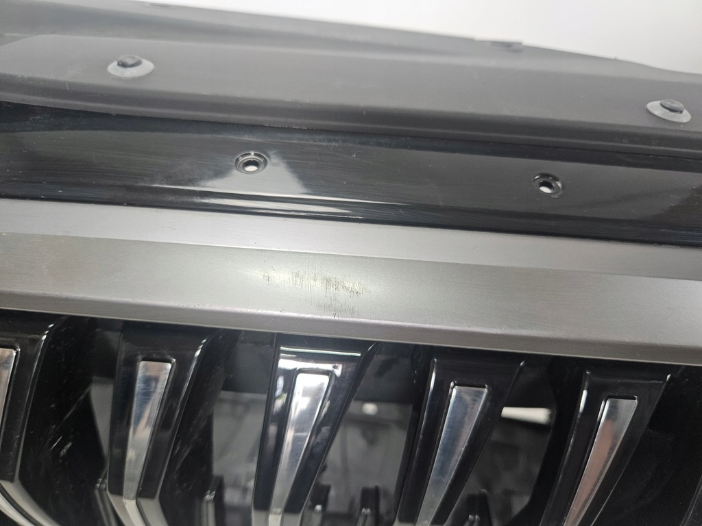 фото №11, Skoda superb iv 4 2023 - бампер перед 6 x pdc 3p0807221 лак lc9a