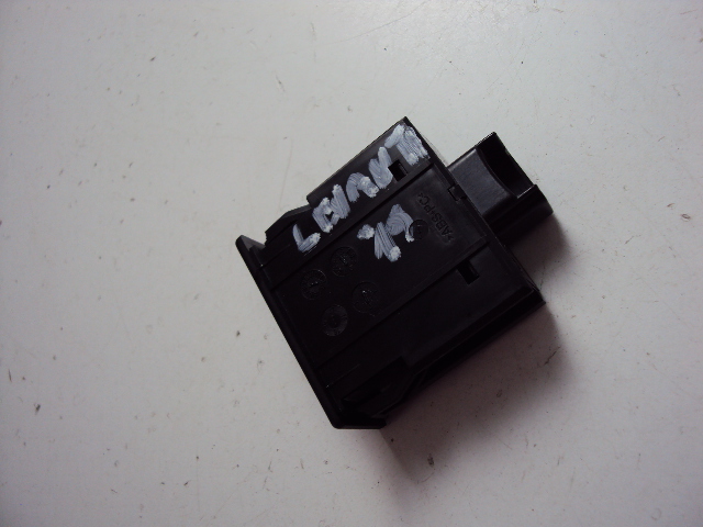 фото №2, Зарядное устройство usb maserati levante 2019 rok