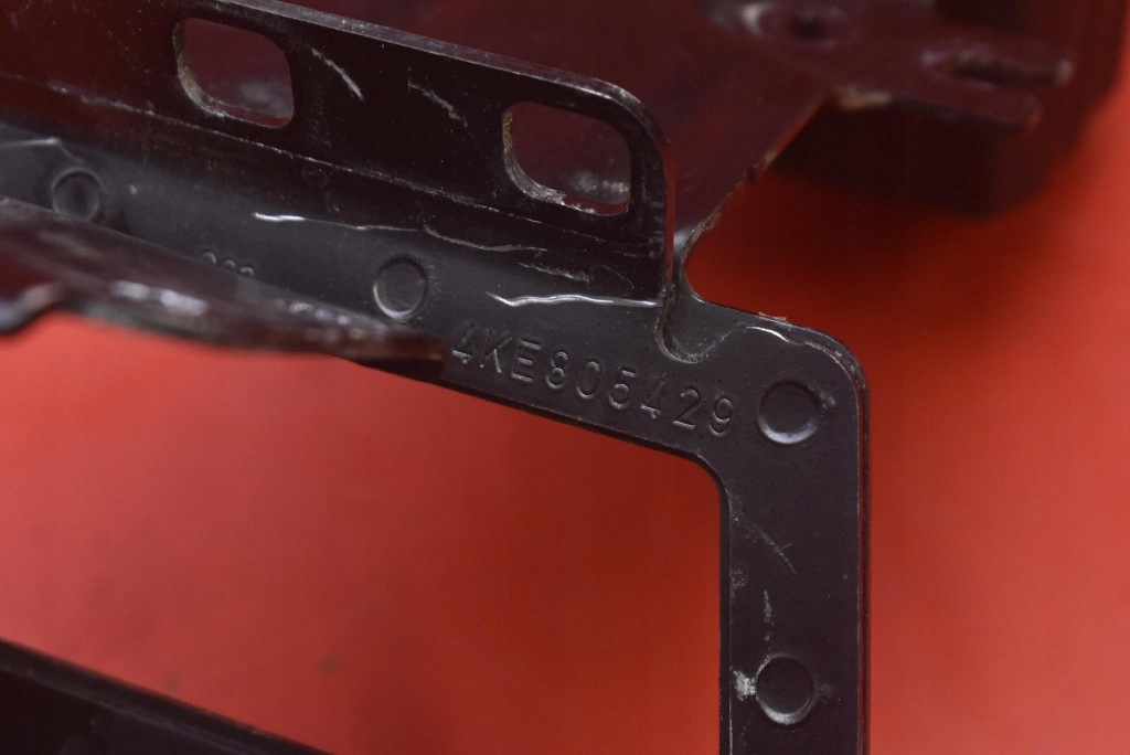 Купить Кронштейн кронштейн насоса воды 4ke805851a audi e-tron 55 18-21