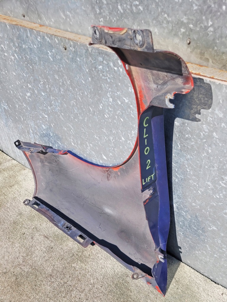 Крило передній ліве / правий перед renault clio 2 рестайлінг  2000-12 Зі Шроту