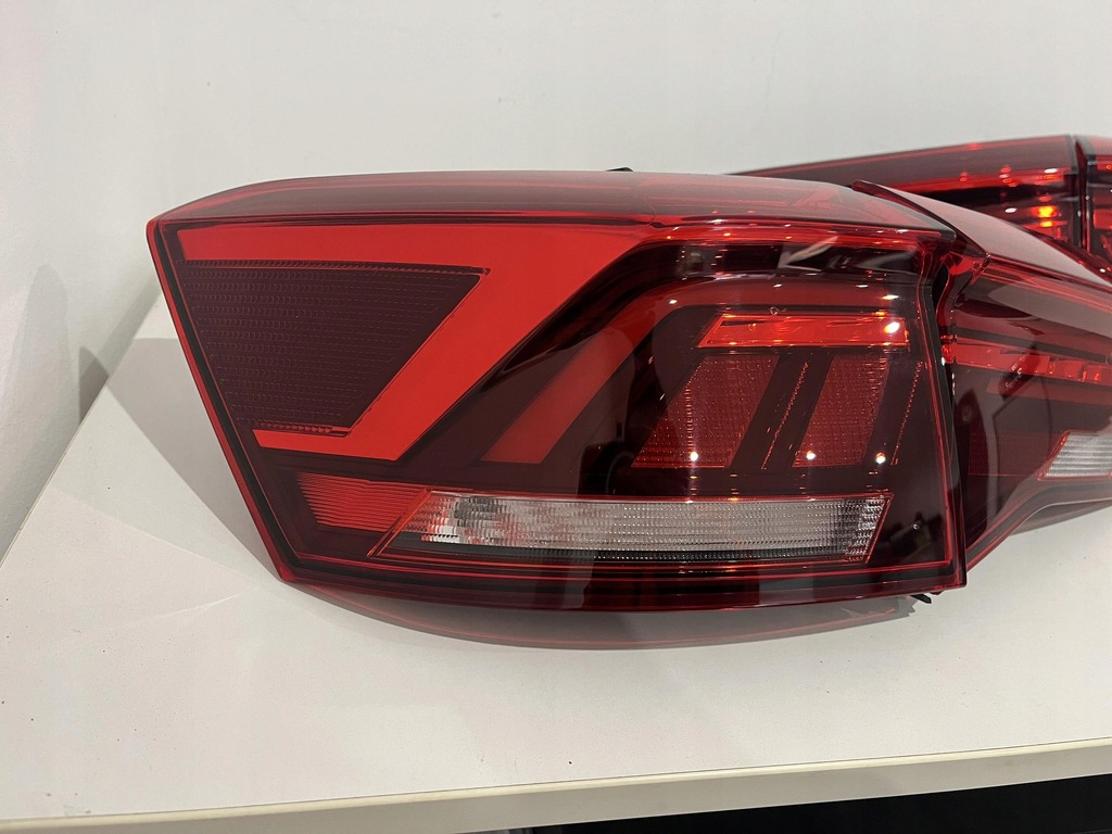 фото №2, Vw t-roc 2ga лампы задняя комплект левая правая