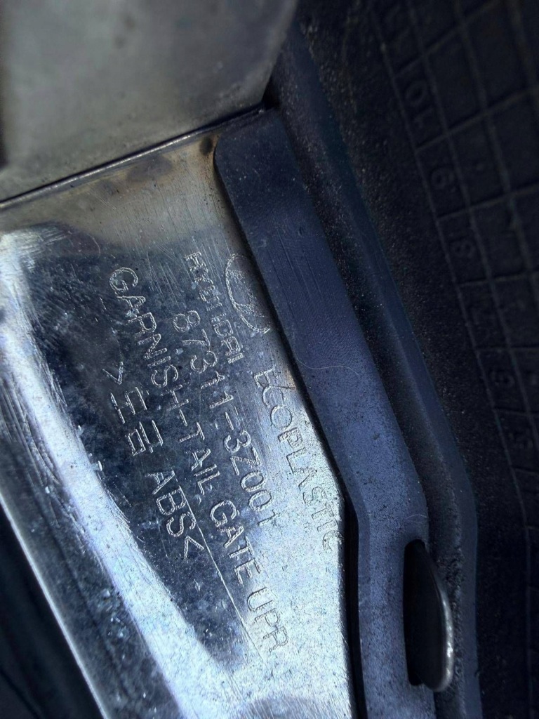Накладка крышки под камера заднего вида hyundai i40 универсал 87312-3z100 Киев