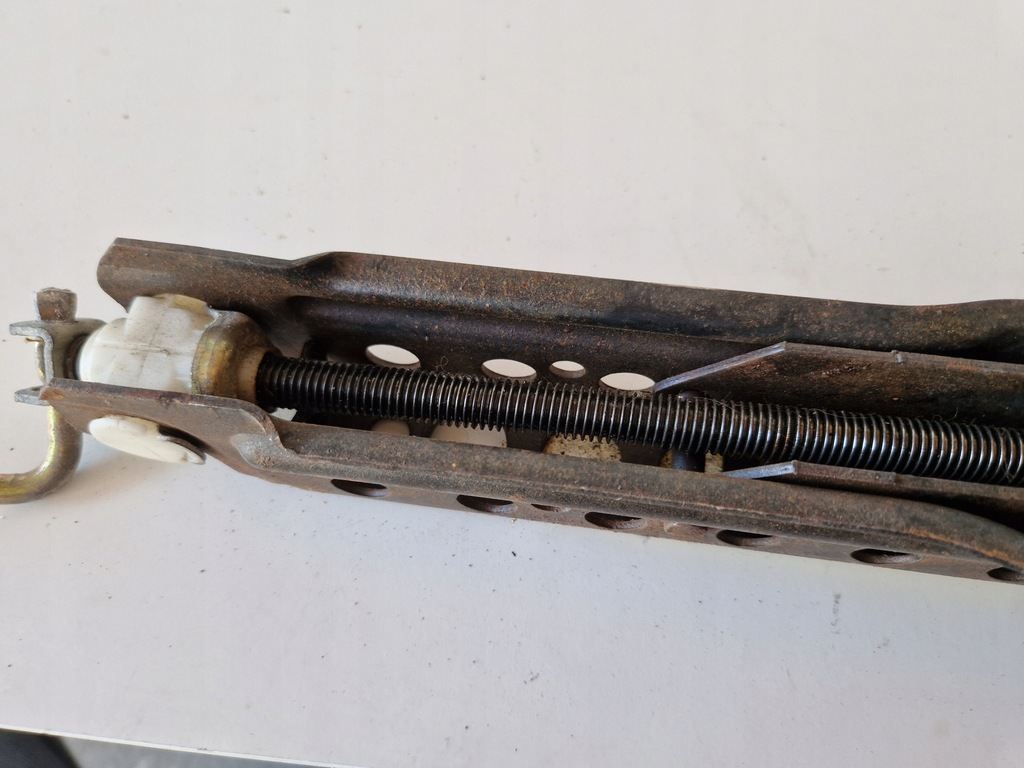 фото №9, Домкрат подъемник audi a6 c4 4a0011031b