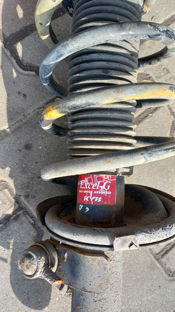 Амортизатор левый перед mazda 5 06r 2.0d Доставка