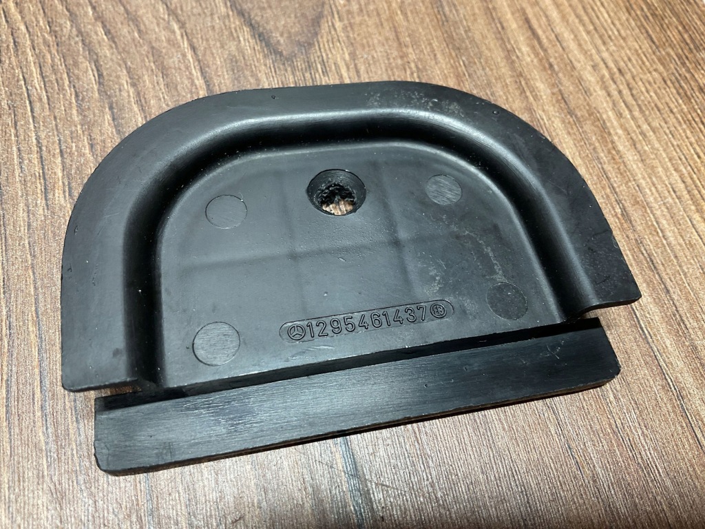 Пластиковая заглушка mercedes-benz sl r129 1295461437 Цена