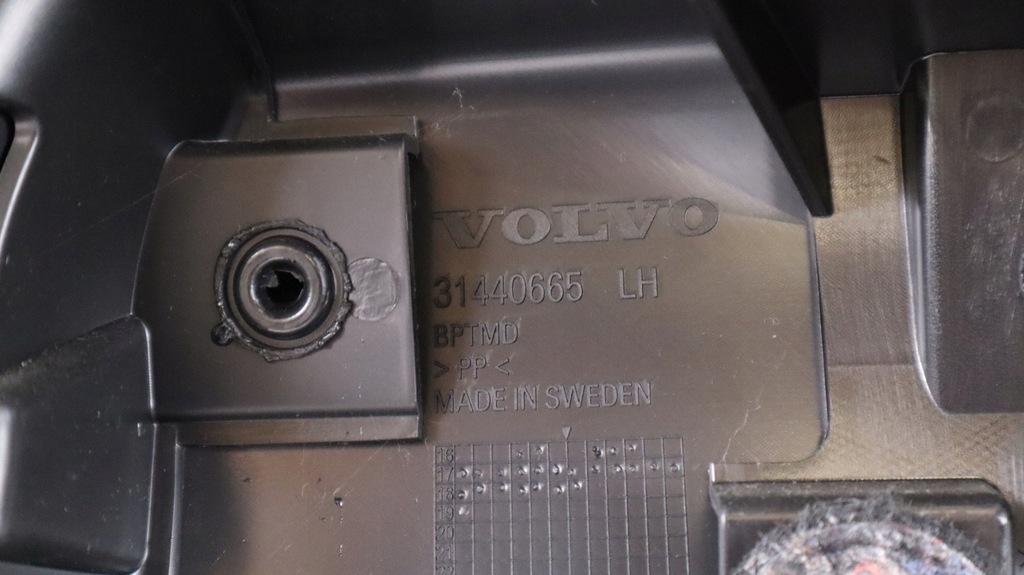 фото №7, Volvo xc60 ii обшивка багажника левый 31440665