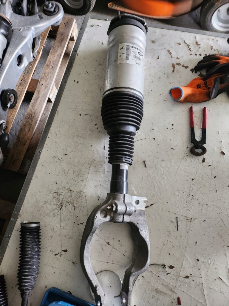 фото №1, Land rover discovery v амортизатор правий перед hy32-3c285-bc