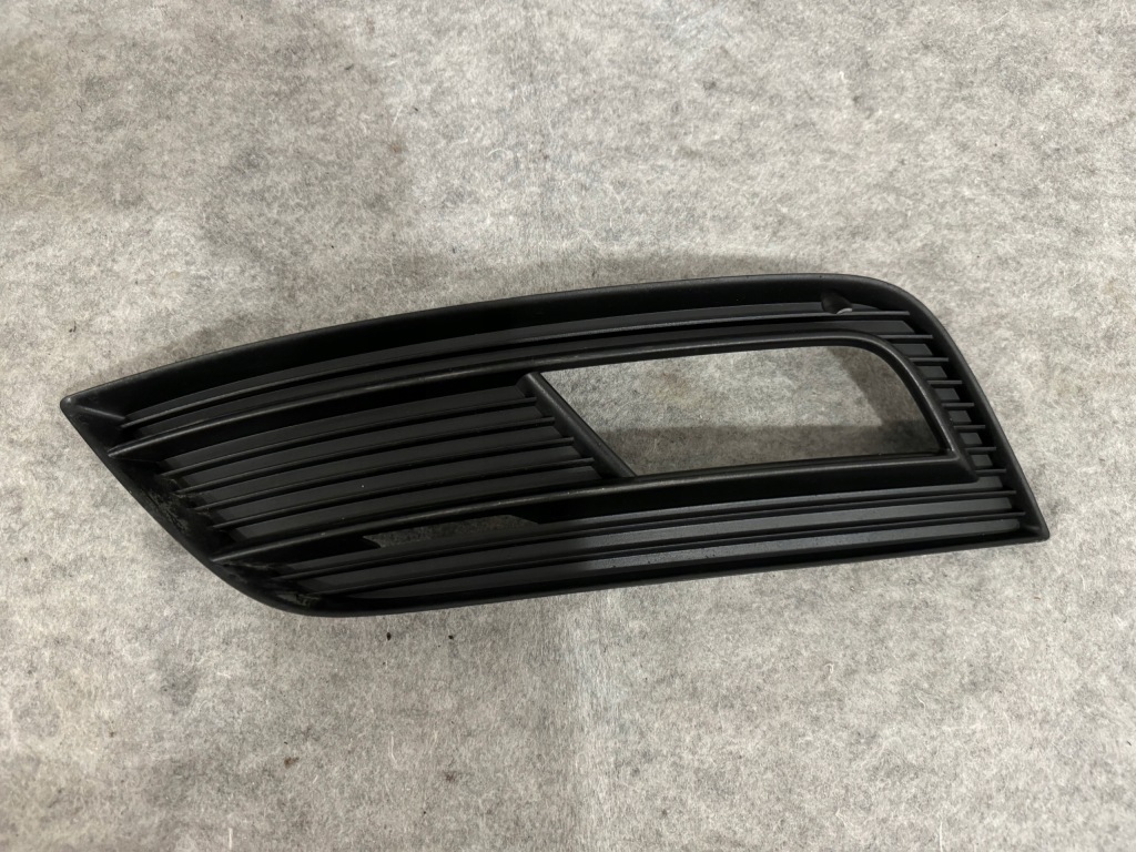 фото №1, Audi a4 b8 левая решётка бампера