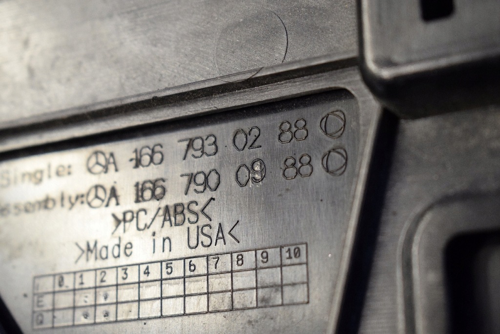 фото №8, Mercedes x166 gl350 cdi 2015 rhd задній спойлер кришки багажника a1667930288