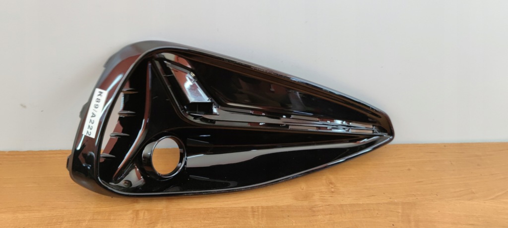 фото №1, Hyundai i30 iii права решітка бампера рамка перед