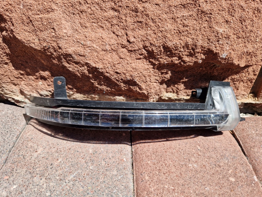 Купить Поворотник зеркало правый vw touareg ii