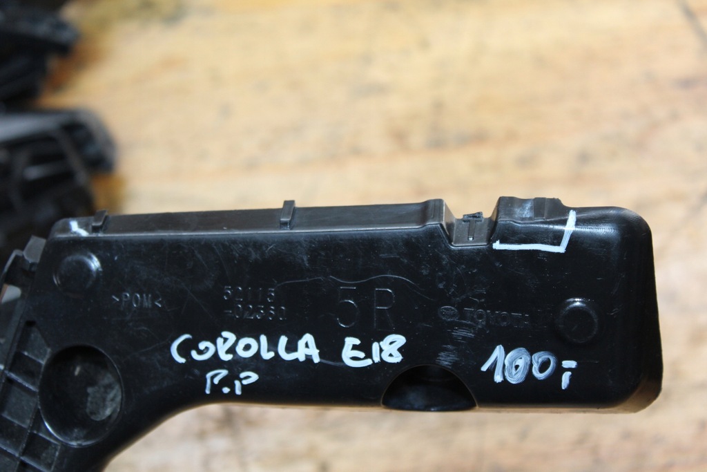 фото №11, Направляющая бампера правый перед corolla e18 52115-02360