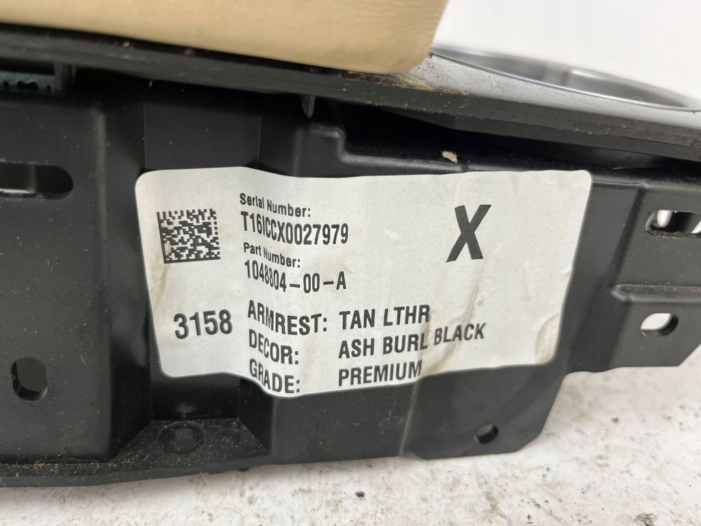 фото №13, Подлокотник консоли tesla model x 104880400a