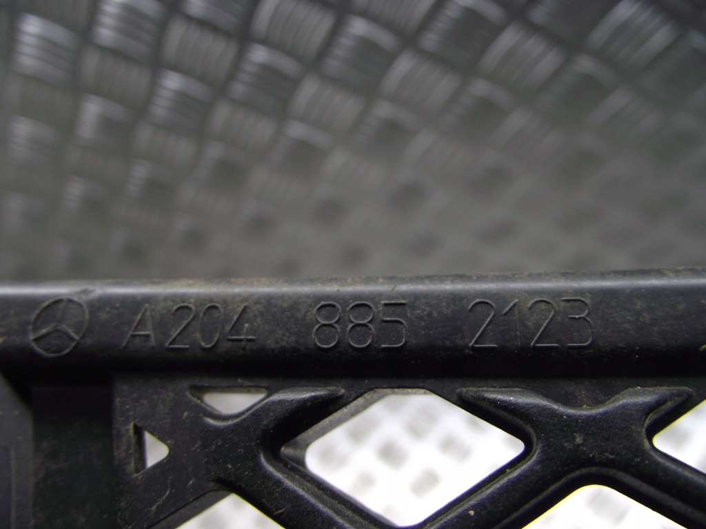 фото №3, Mercedes-benz оригинальный номер a2048852123 решётка бампера средняя