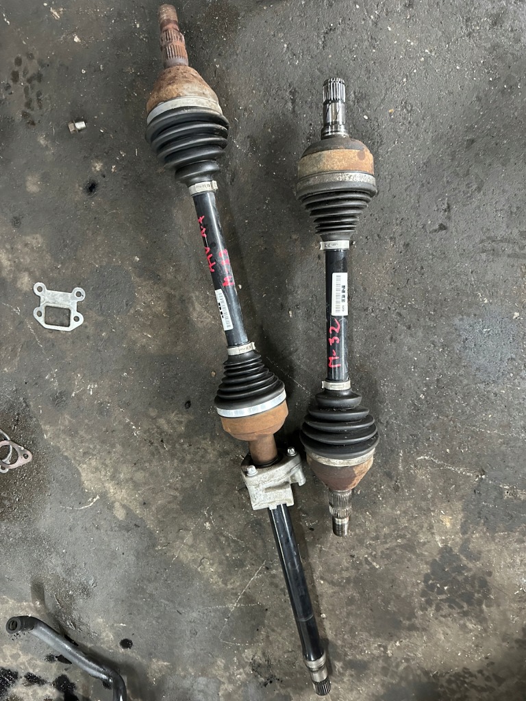 Купити Opel astra iv j 1.7 cdti привідний вал ліва 13250834