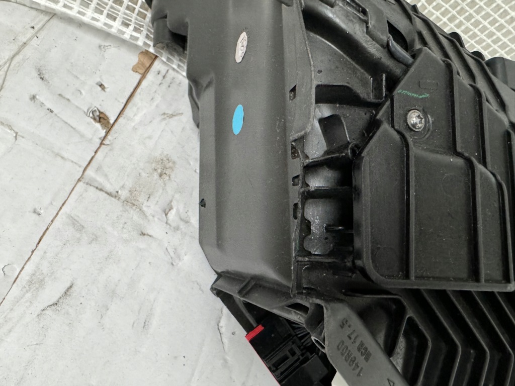 Peugeot 308 t10 21- правий фара full led в Україні