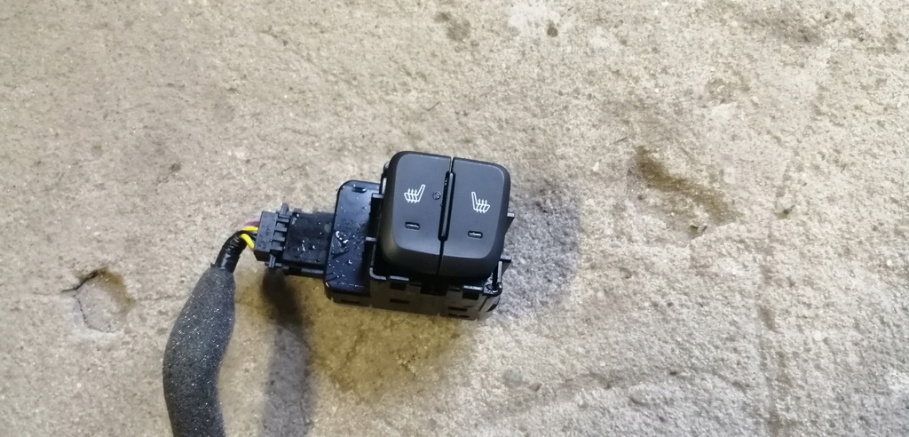 фото №1, Opel karl переключатель подогрев сидений