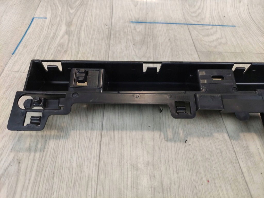 Bmw 3 f30 кронштейн  порог правая  7256918 Киев