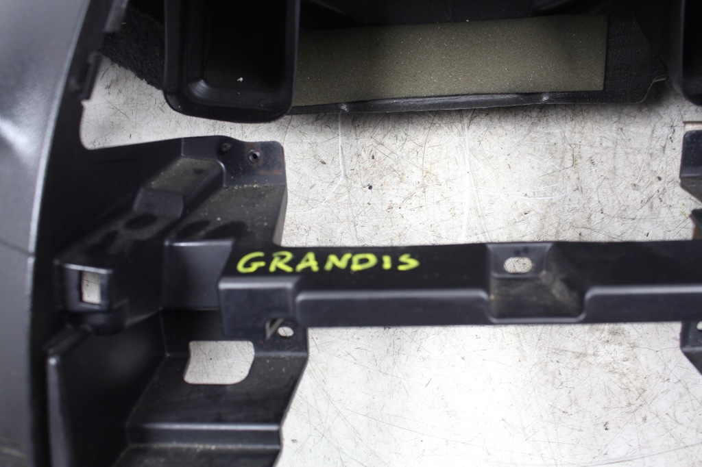 фото №6, Приборная панель консоль подушка безопасности ремни mitsubishi grandis 2006