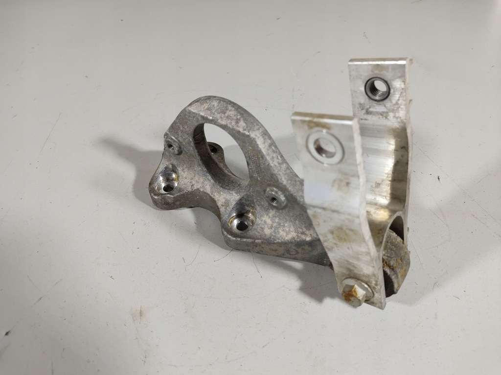 фото №1, Volvo v60 2.0 d4 18r- кронштейн підпора піввісь 31339951