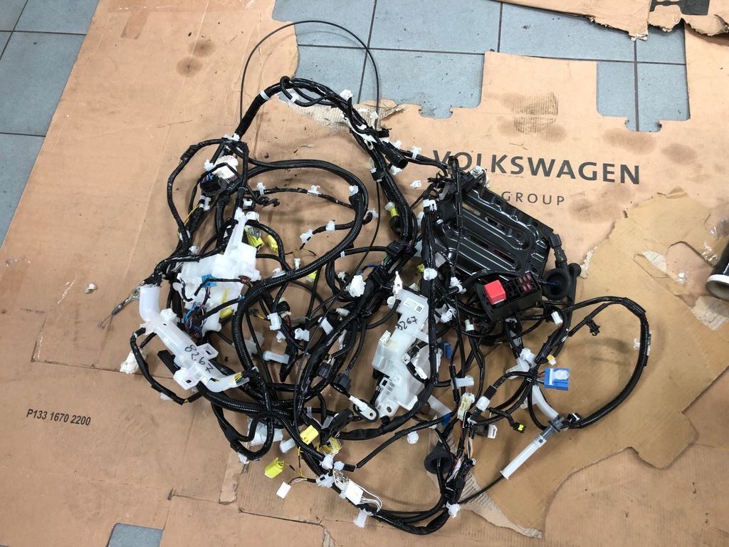 фото №1, Toyota yaris iv электропроводка жгут салона салон