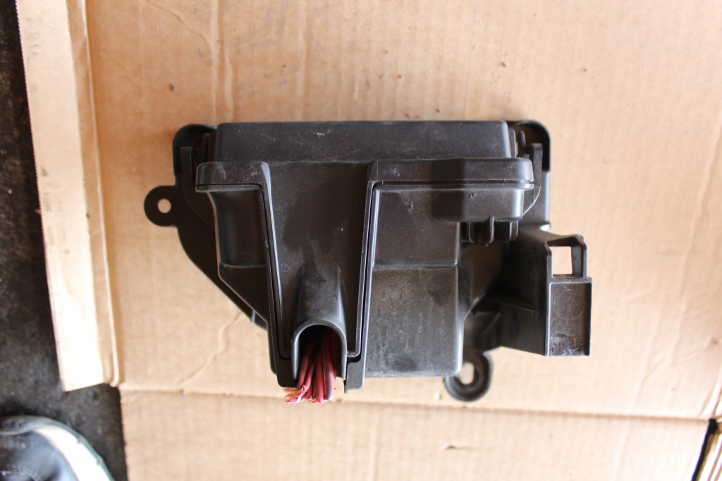 фото №1, Renault twingo iii 0.9 коробка корпус предохранителей